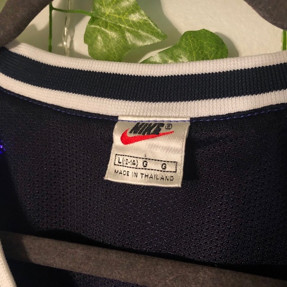 RARE VINTAGE NIKE WINDBREAKER - Picture 2 of 3